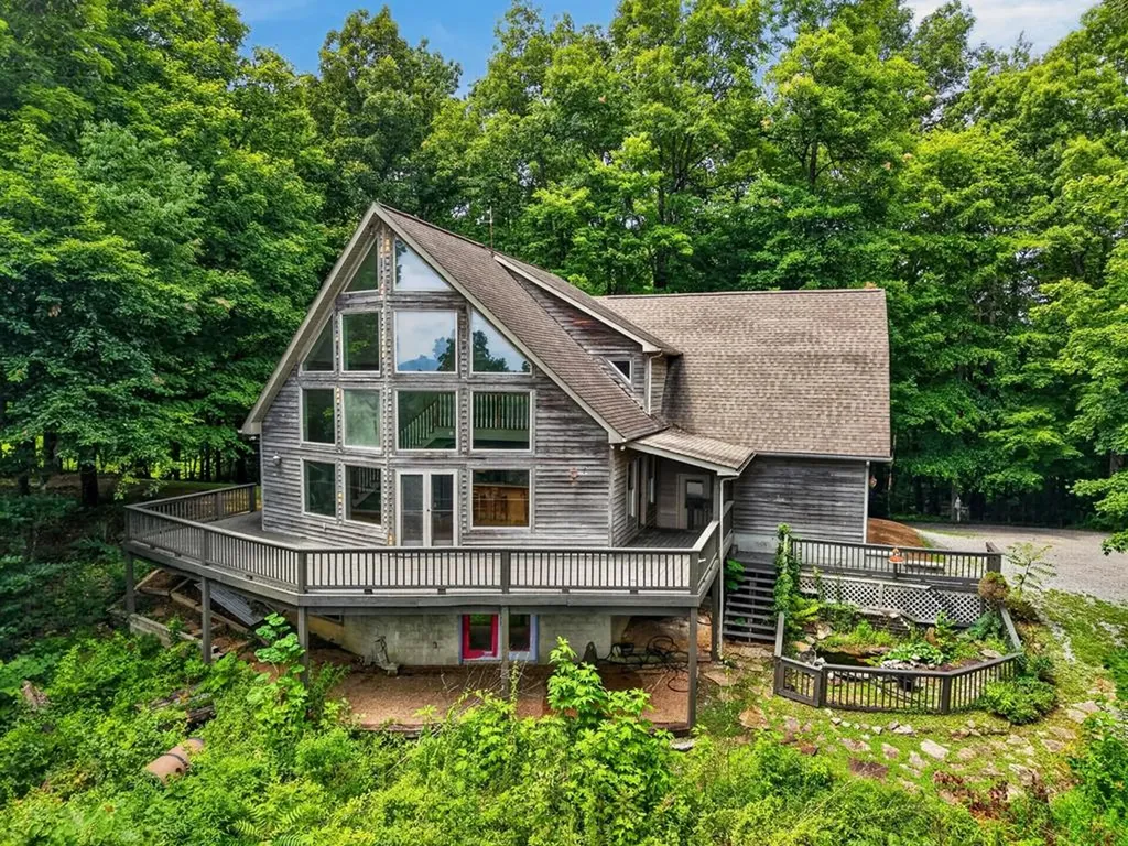 2946 Pen Hook Road Monterey TN 38574
