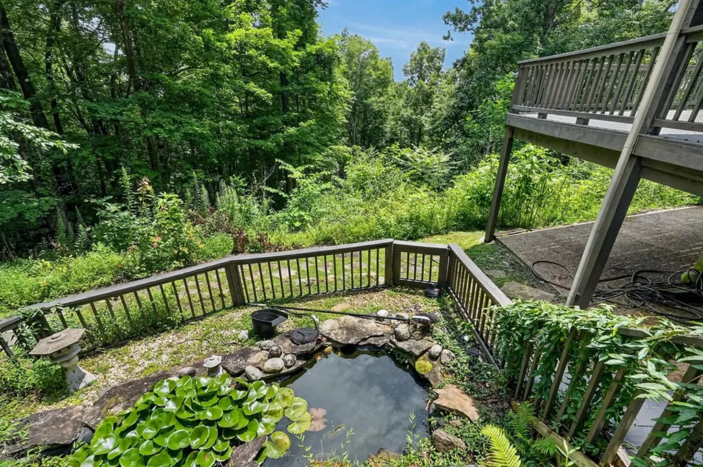 2946 Pen Hook Road Monterey TN 38574