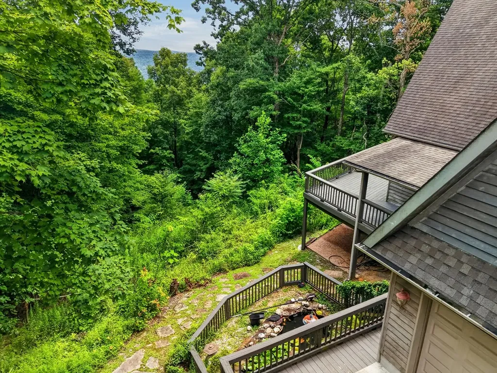 2946 Pen Hook Road Monterey TN 38574