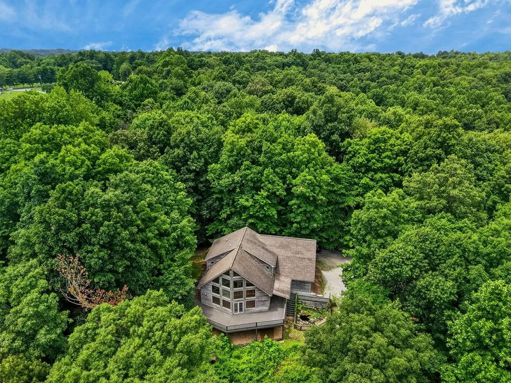 2946 Pen Hook Road Monterey TN 38574