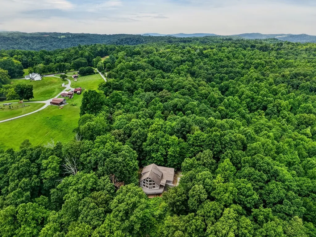 2946 Pen Hook Road Monterey TN 38574