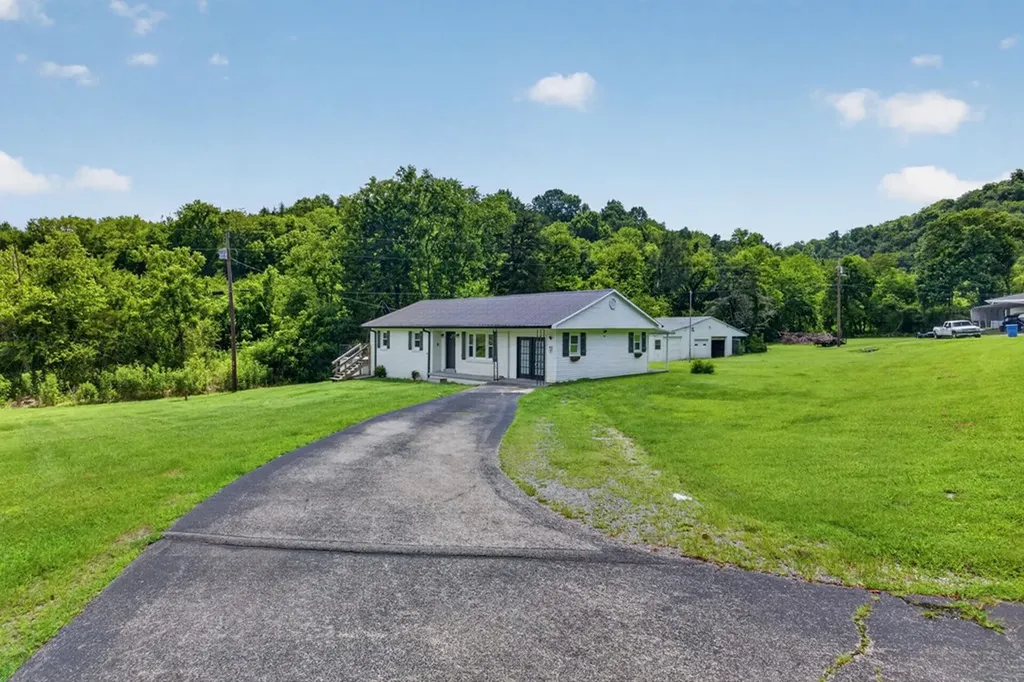 221 England Hollow Road Gainesboro TN 38562