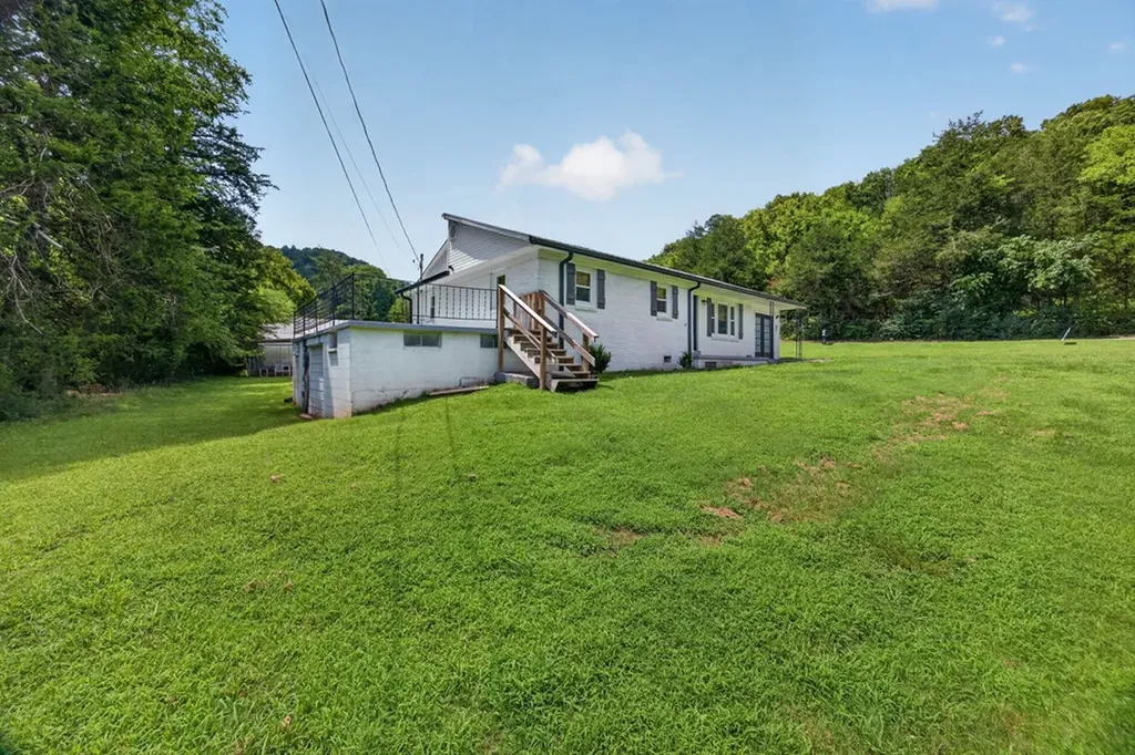 221 England Hollow Road Gainesboro TN 38562