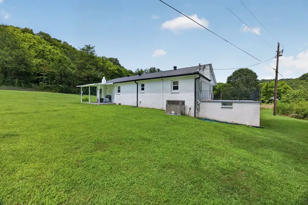 221 England Hollow Road Gainesboro TN 38562
