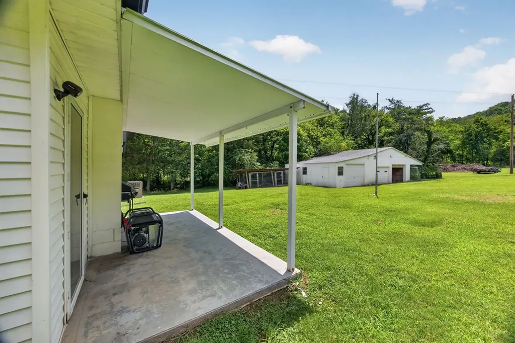 221 England Hollow Road Gainesboro TN 38562