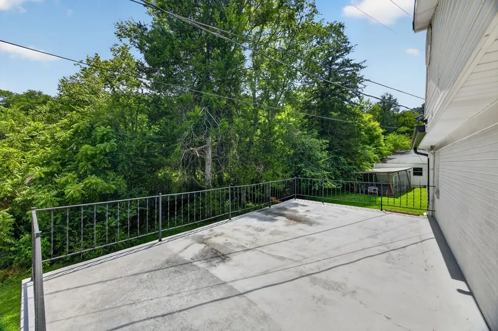 221 England Hollow Road Gainesboro TN 38562