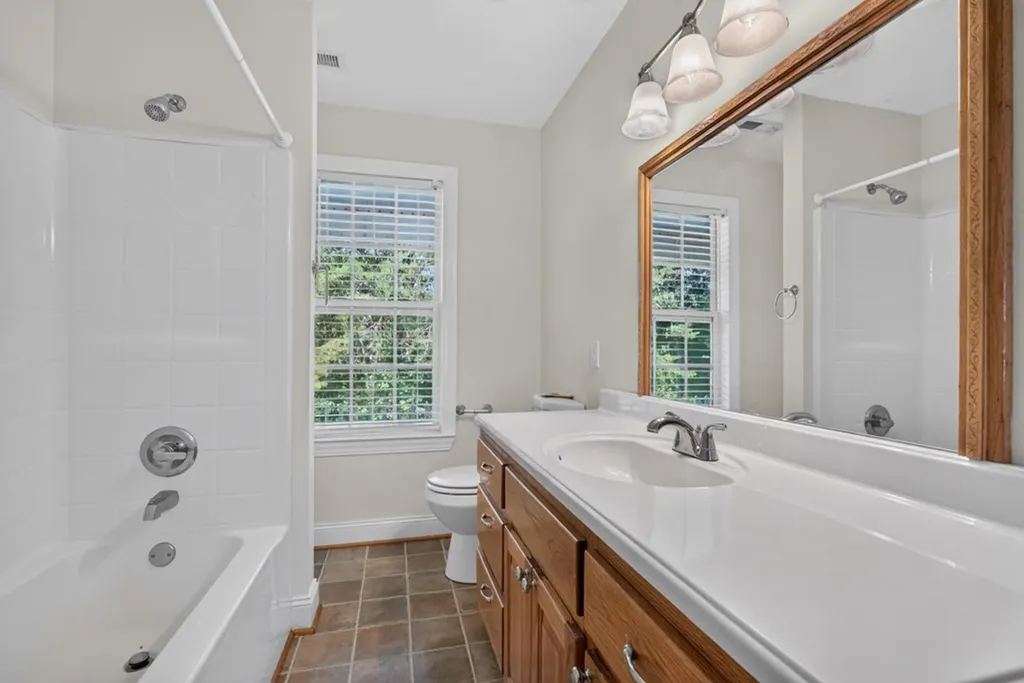 240 Hash Lane Rock Island TN 38581