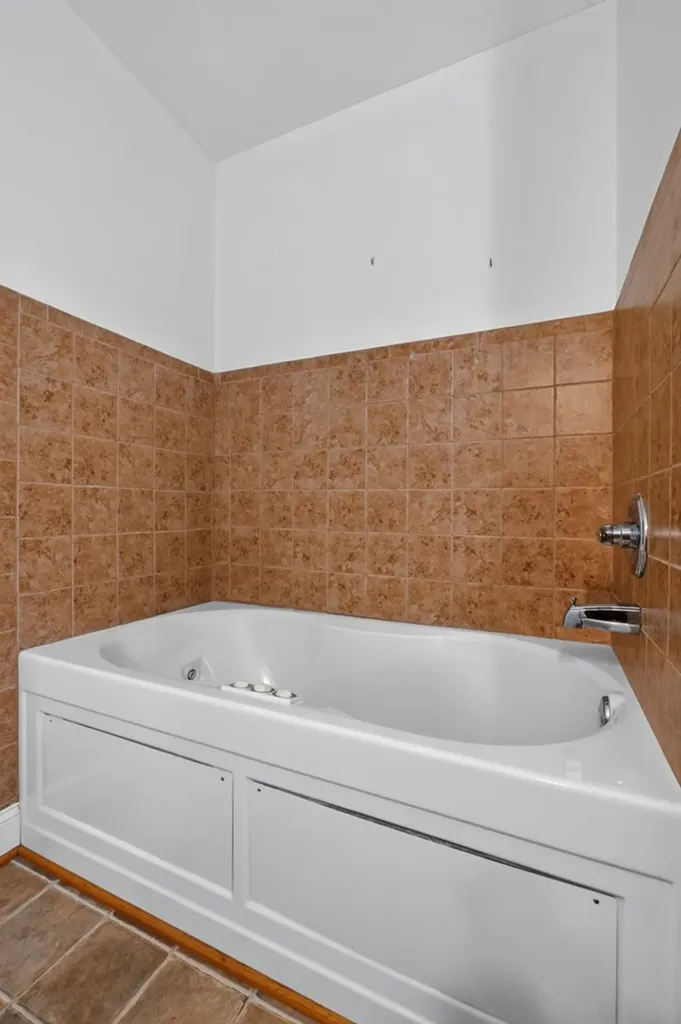 240 Hash Lane Rock Island TN 38581