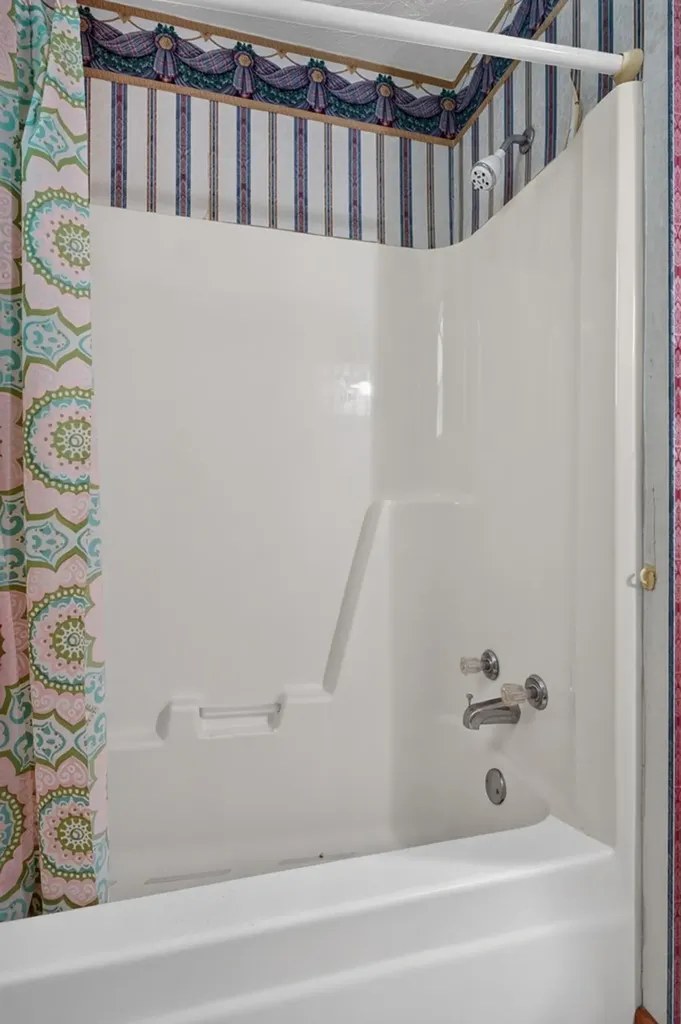 240 Hash Lane Rock Island TN 38581