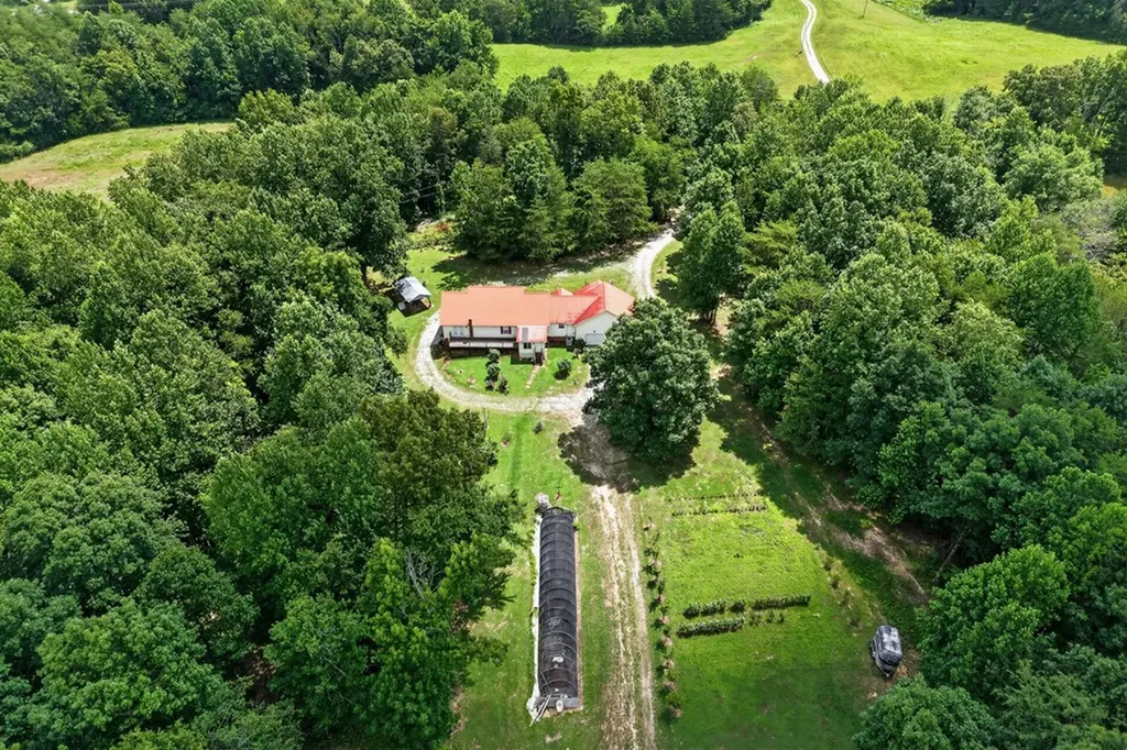 240 Hash Lane Rock Island TN 38581