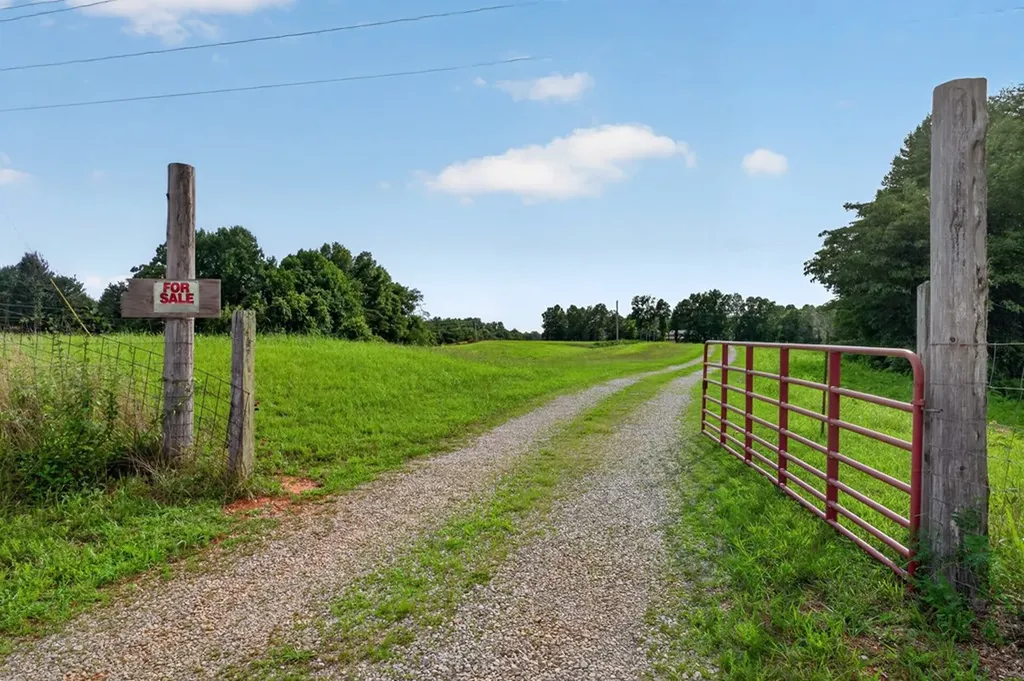 240 Hash Lane Rock Island TN 38581