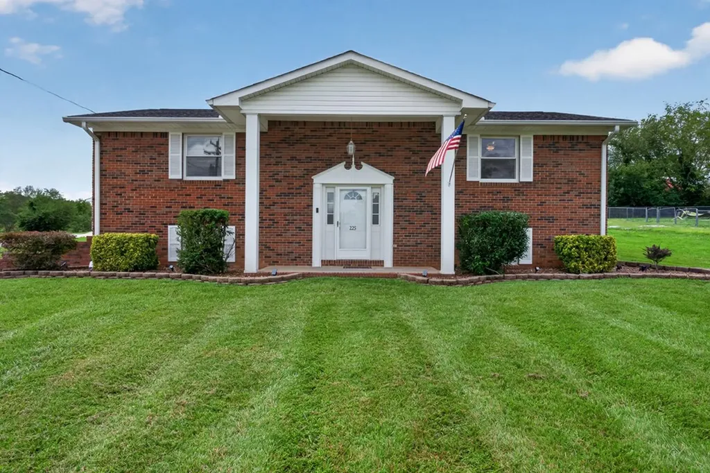 225 West Gate Drive Baxter TN 38544