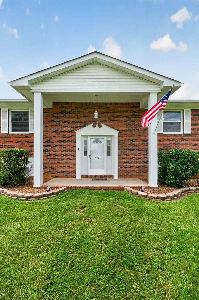 225 West Gate Drive Baxter TN 38544