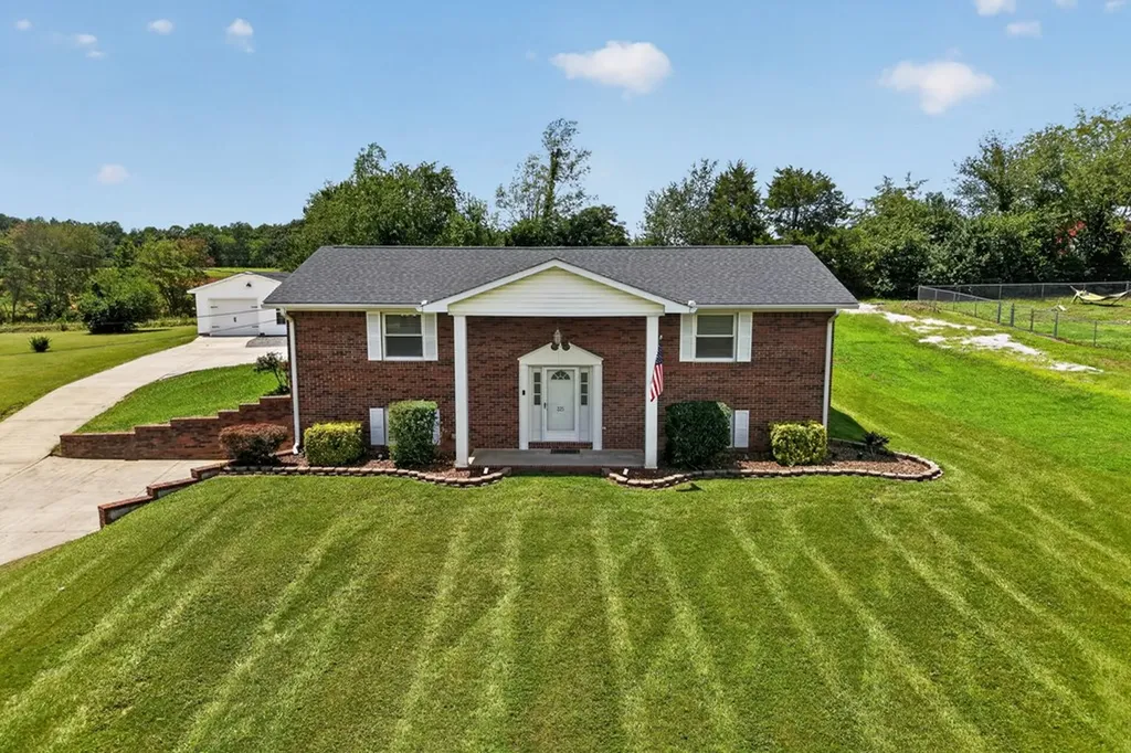 225 West Gate Drive Baxter TN 38544