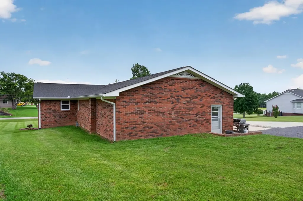 225 West Gate Drive Baxter TN 38544