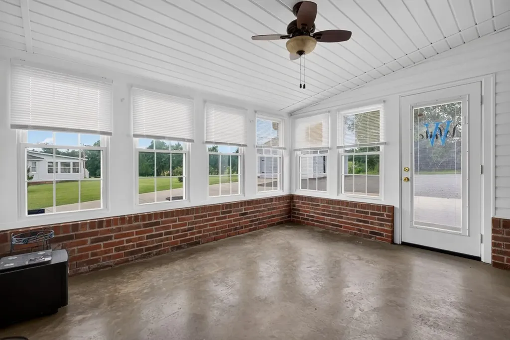225 West Gate Drive Baxter TN 38544