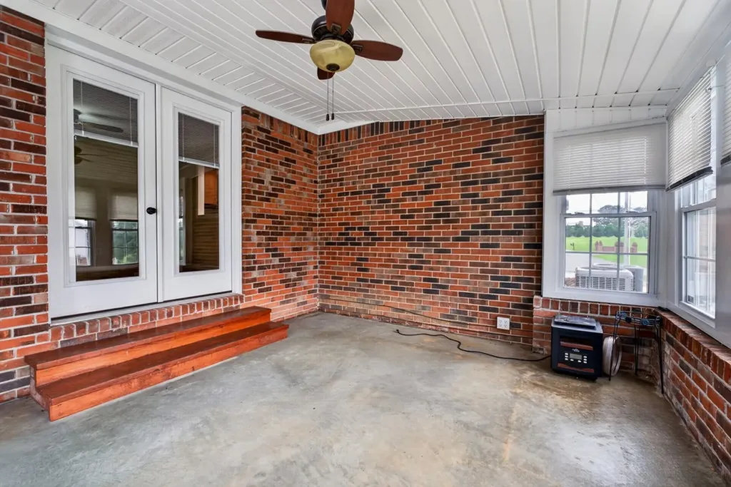225 West Gate Drive Baxter TN 38544