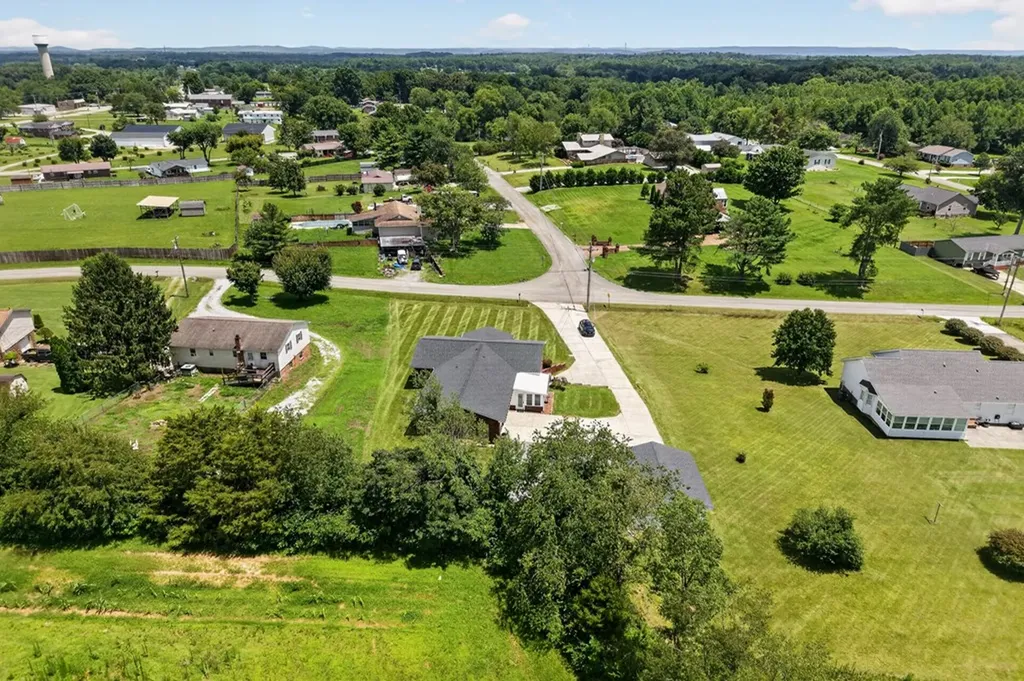 225 West Gate Drive Baxter TN 38544