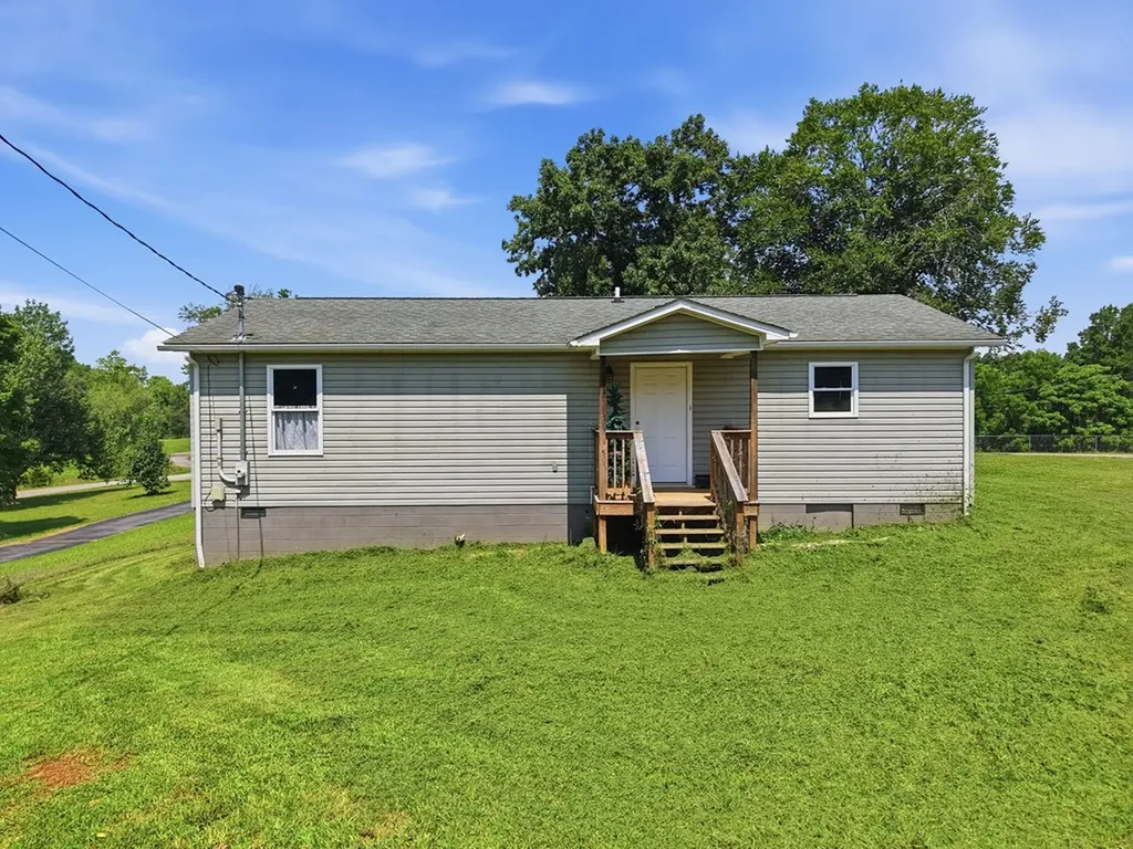 575 Simmons Cemetery Road Quebeck TN 38579