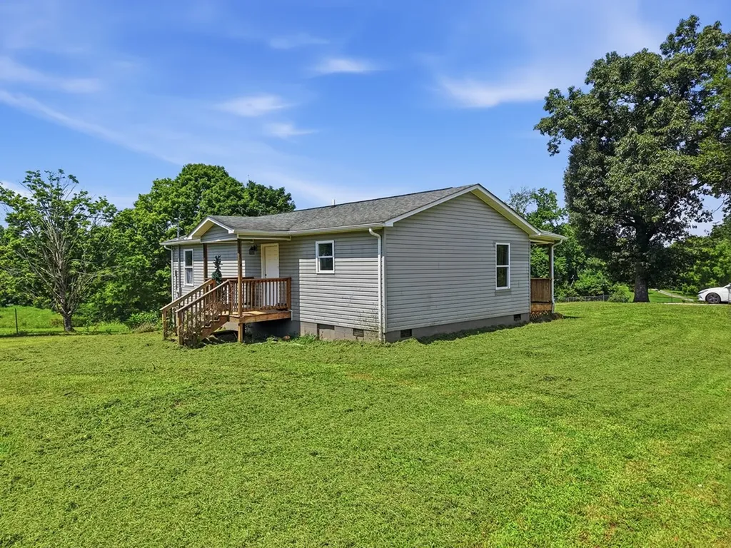 575 Simmons Cemetery Road Quebeck TN 38579