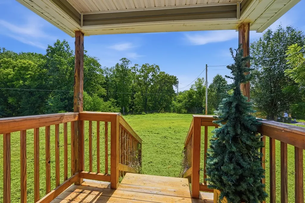 575 Simmons Cemetery Road Quebeck TN 38579