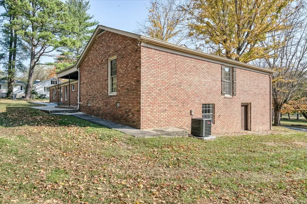 704 Brown Avenue Cookeville TN 38501-2841