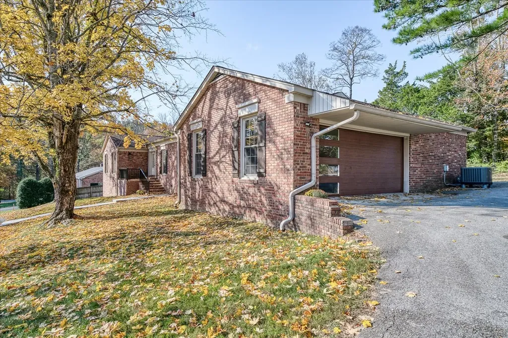 704 Brown Avenue Cookeville TN 38501-2841