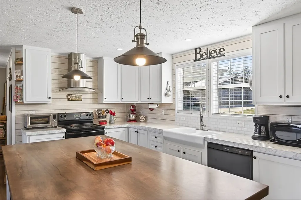 39 Old Highway 52 Celina MS 39551