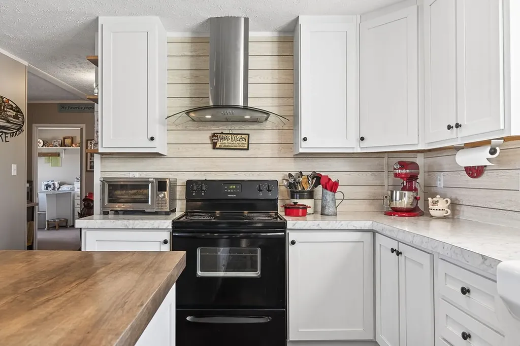 39 Old Highway 52 Celina MS 39551