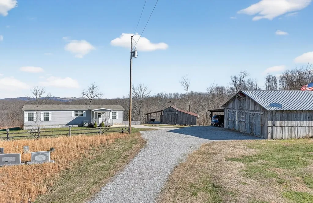 39 Old Highway 52 Celina TN 38551