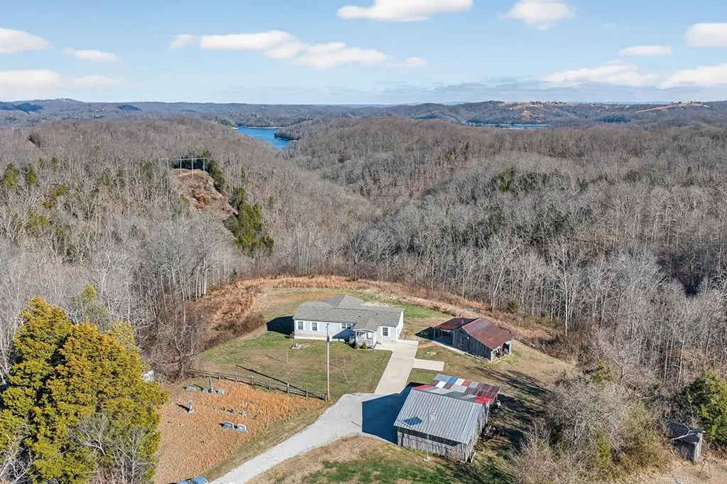 39 Old Highway 52 Celina MS 39551