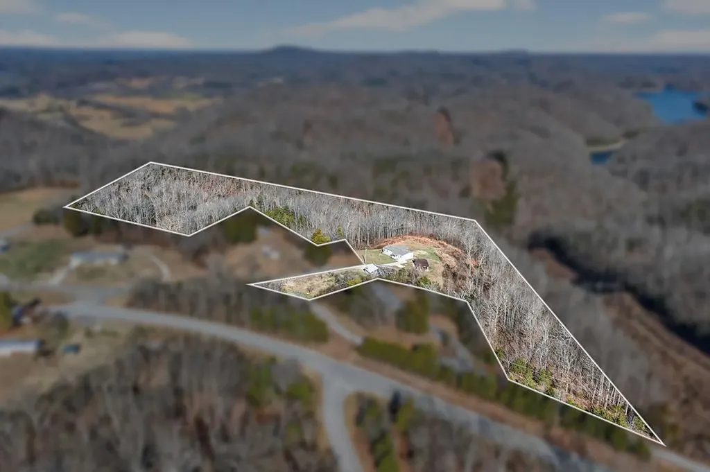 39 Old Highway 52 Celina MS 39551