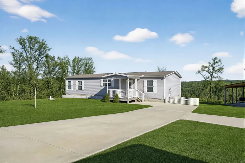 39 Old Highway 52 Celina TN 38551