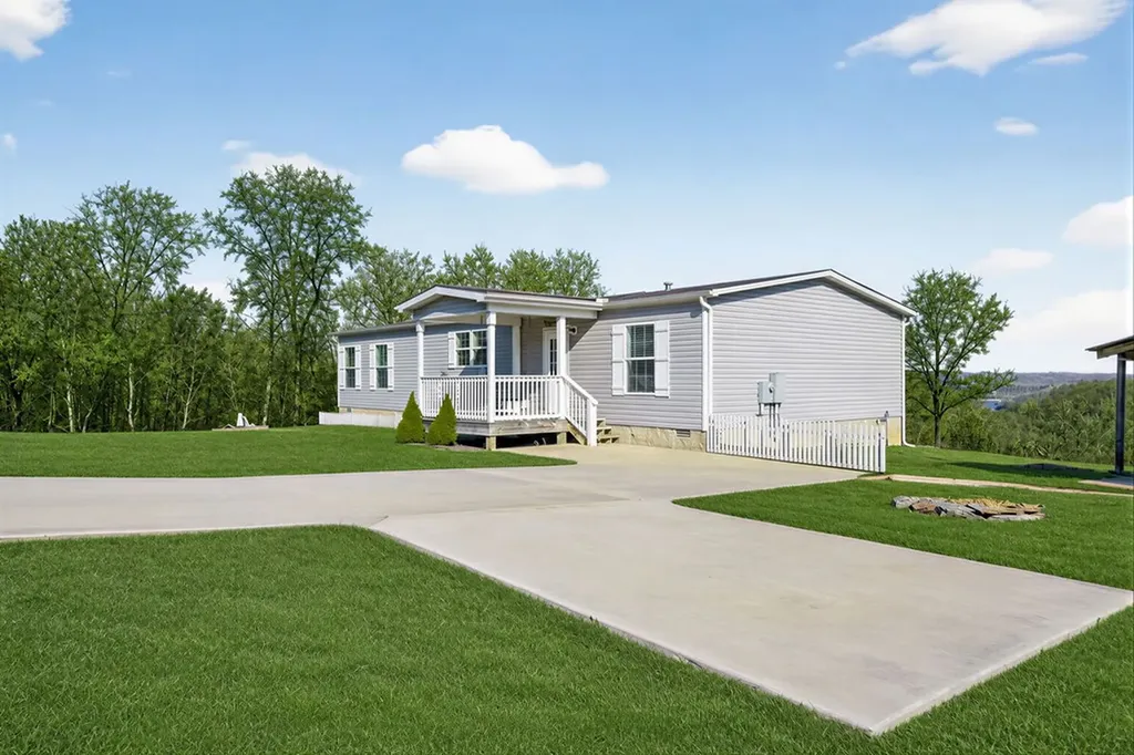39 Old Highway 52 Celina TN 38551