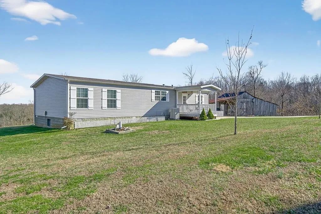 39 Old Highway 52 Celina TN 38551