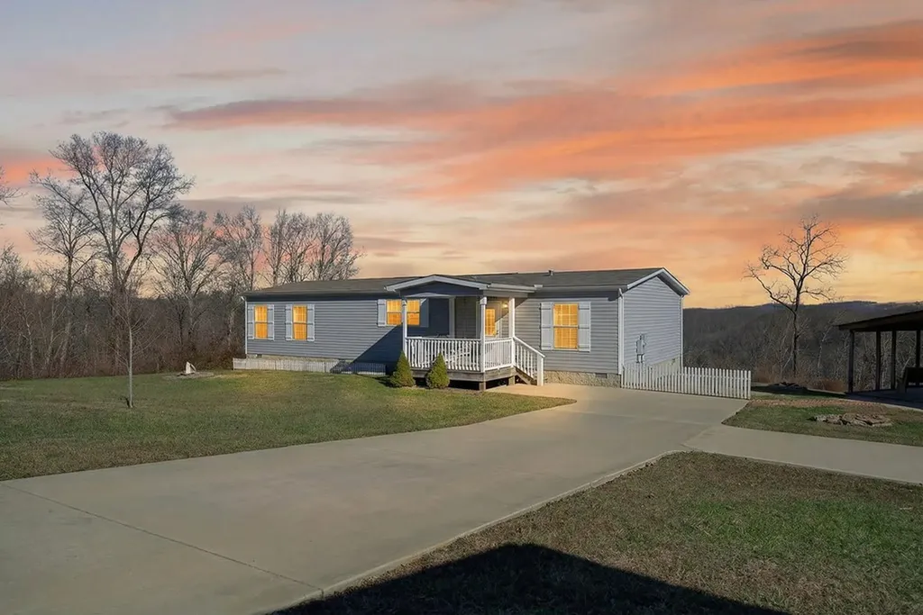 39 Old Highway 52 Celina MS 39551