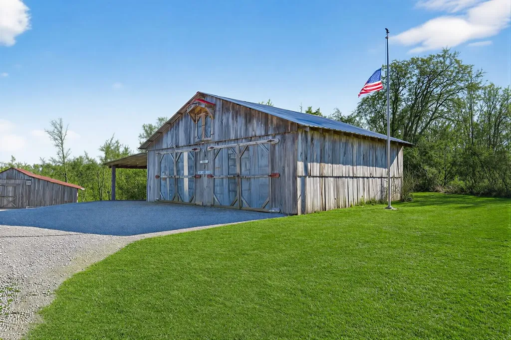 39 Old Highway 52 Celina TN 38551