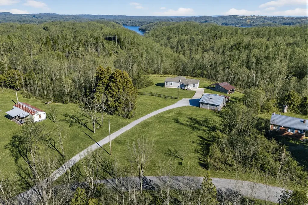 39 Old Highway 52 Celina TN 38551