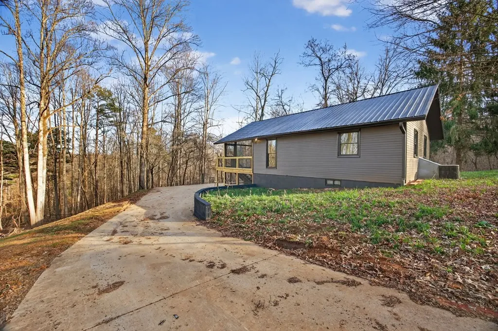 804 Standing Stone Park Highway Hilham TN 38568