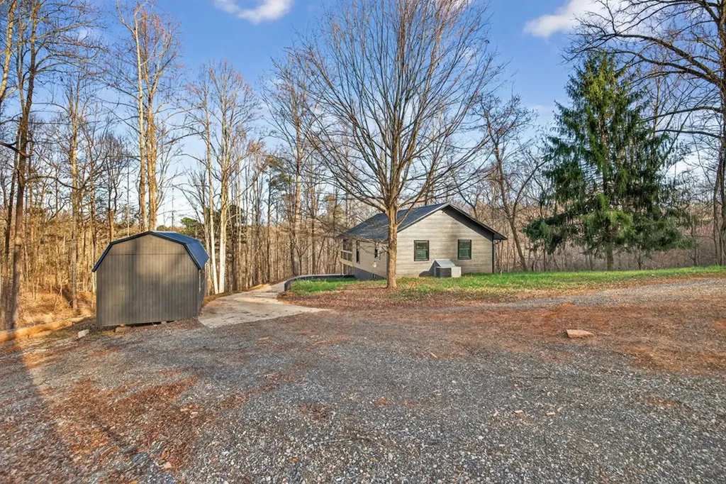 804 Standing Stone Park Highway Hilham TN 38568