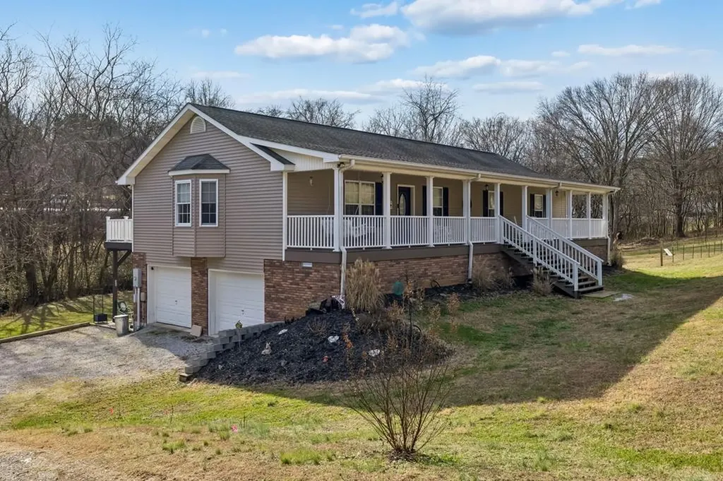 237 Grant Highway Gordonsville TN 38563