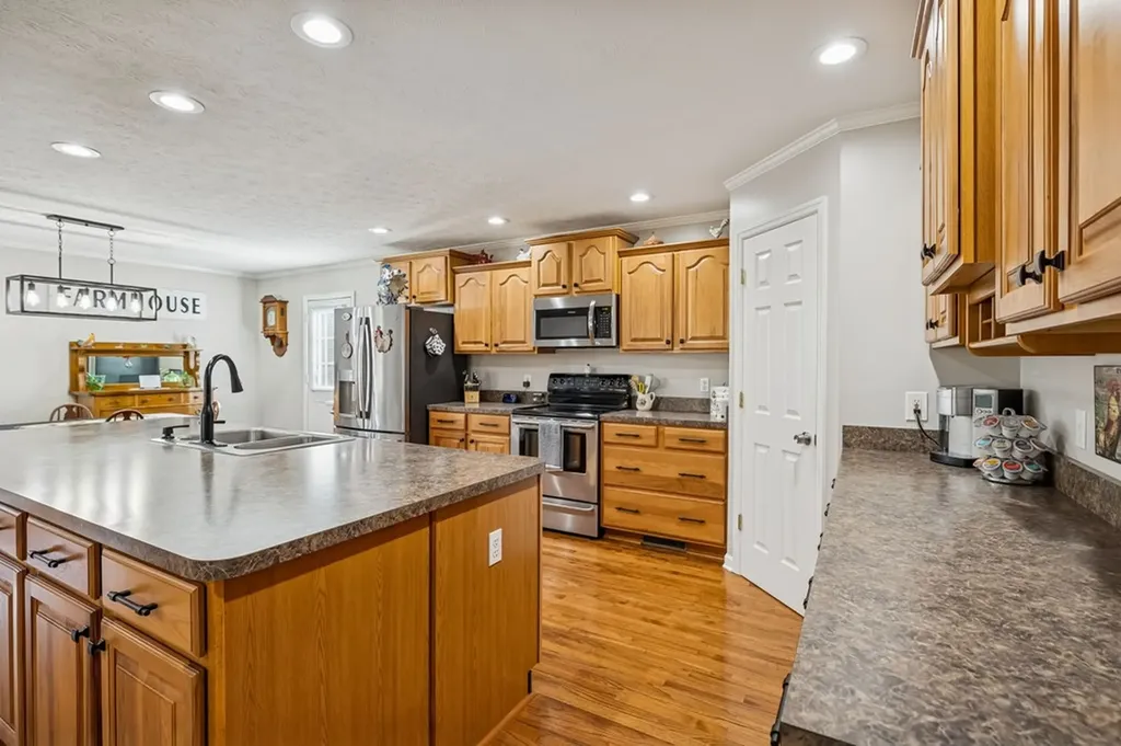 237 Grant Highway Gordonsville TN 38563