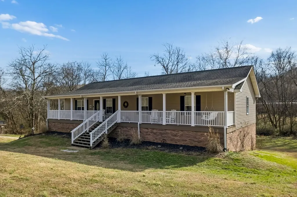 237 Grant Highway Gordonsville TN 38563