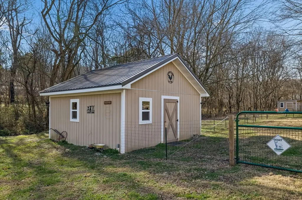 237 Grant Highway Gordonsville TN 38563