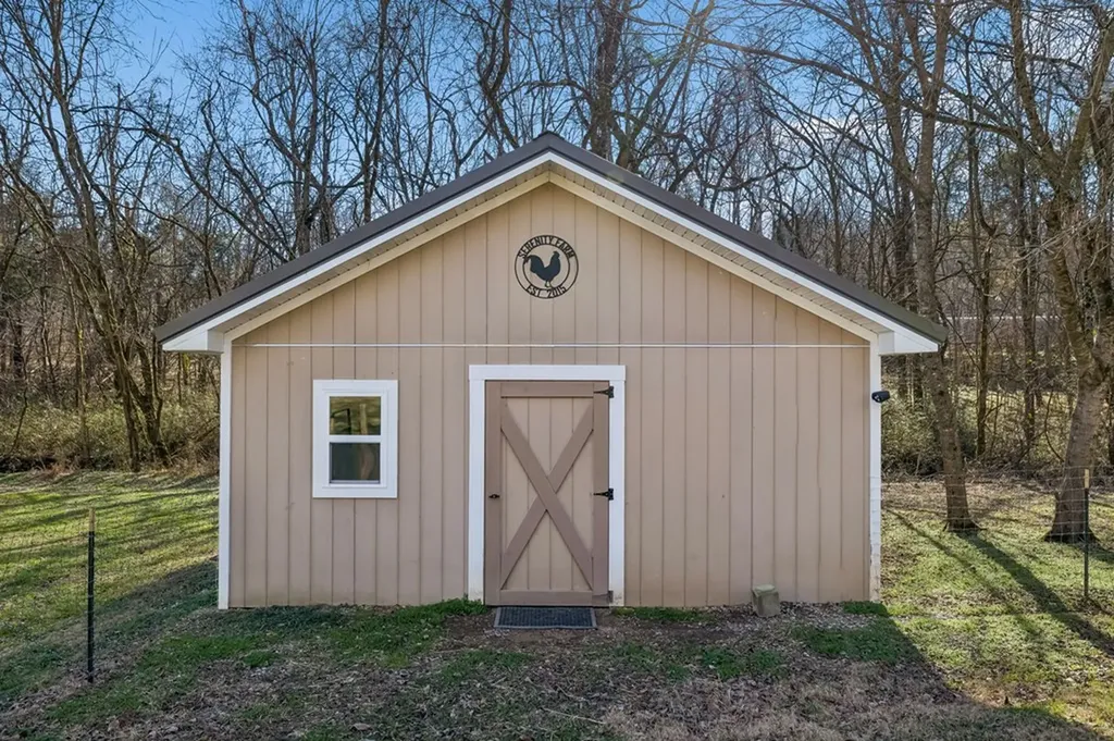 237 Grant Highway Gordonsville TN 38563