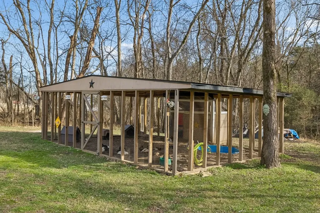 237 Grant Highway Gordonsville TN 38563