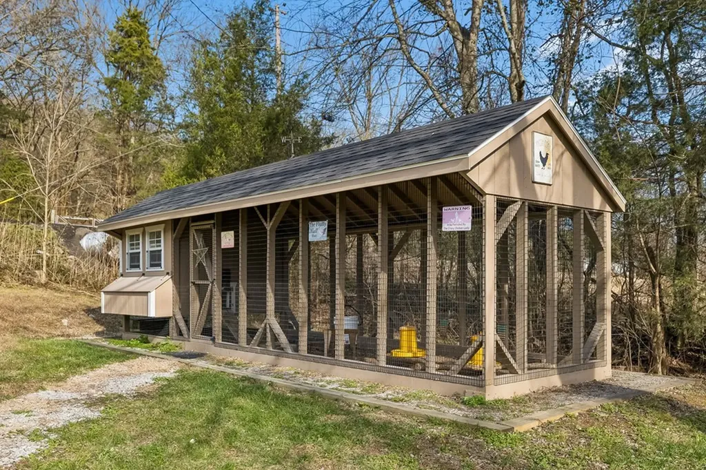 237 Grant Highway Gordonsville TN 38563