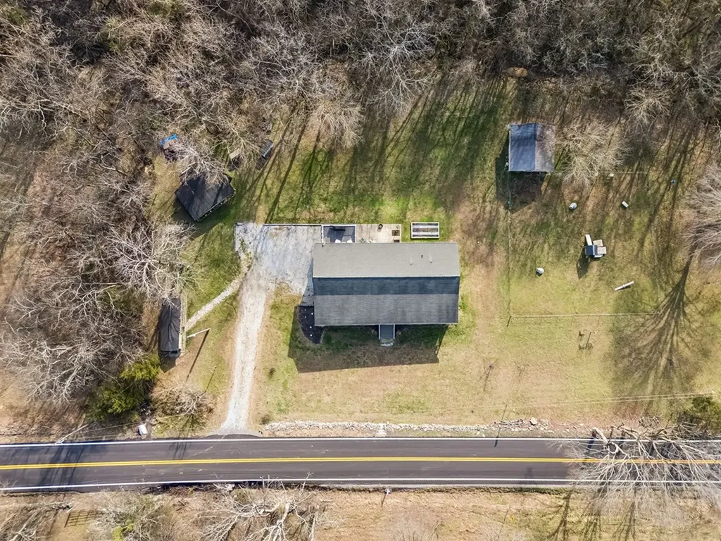 237 Grant Highway Gordonsville TN 38563