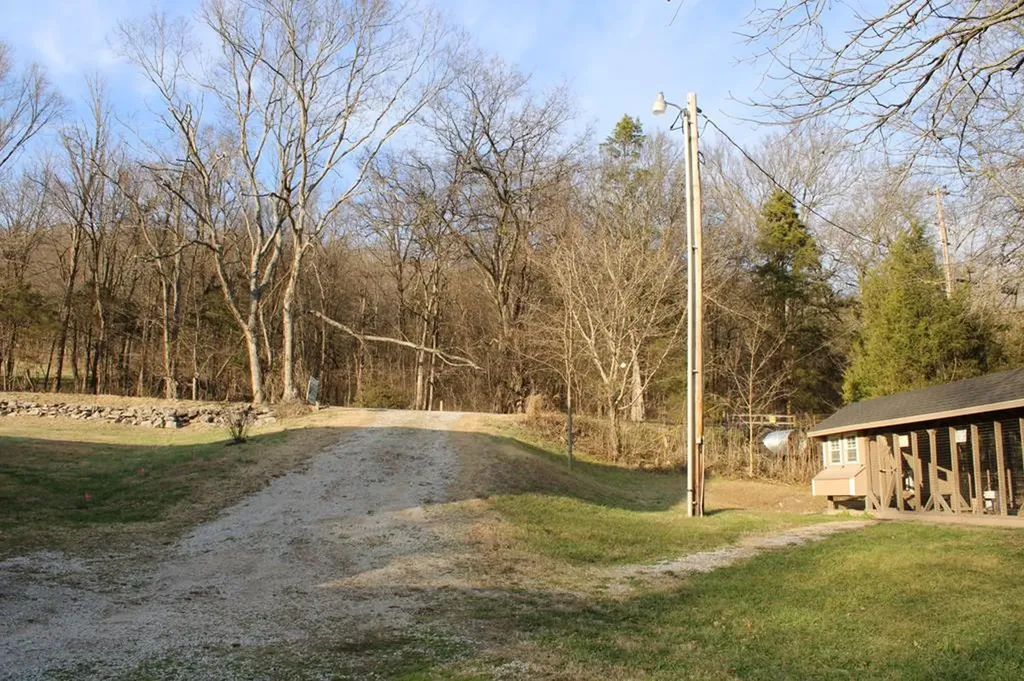 237 Grant Highway Gordonsville TN 38563