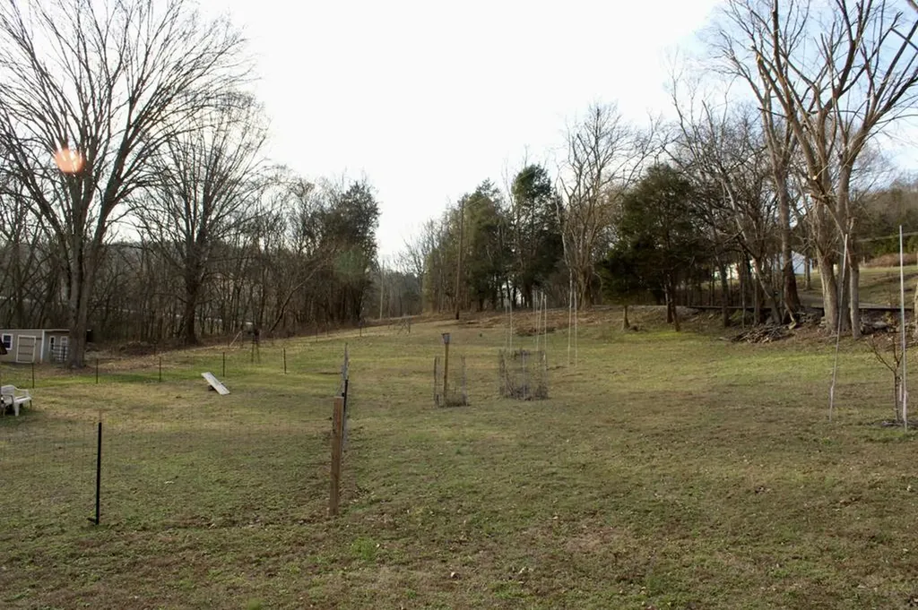 237 Grant Highway Gordonsville TN 38563